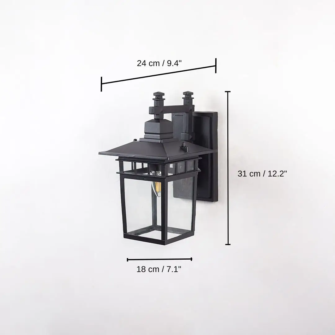 Outdoor wall lantern light with measurements, 31 x 18 x 24 cm (12.2 x 7.1 x 9.4 inches) dimensions