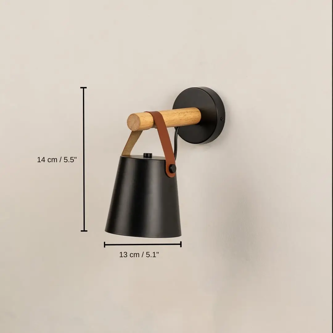 Black metal wall light, 14 x 13 x 13 cm (5.5 x 5.1 x 5.1 inches) dimensions