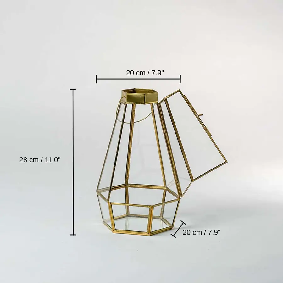 Gold geometric candle holder, 28 x 20 x 20 cm (11.0 x 7.9 x 7.9 inches) dimensions