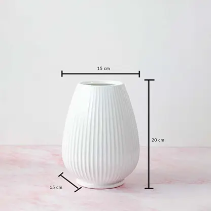 White ribbed vase with product dimensions labeled—20 cm height and 15 cm width—displayed on a pink marble background.