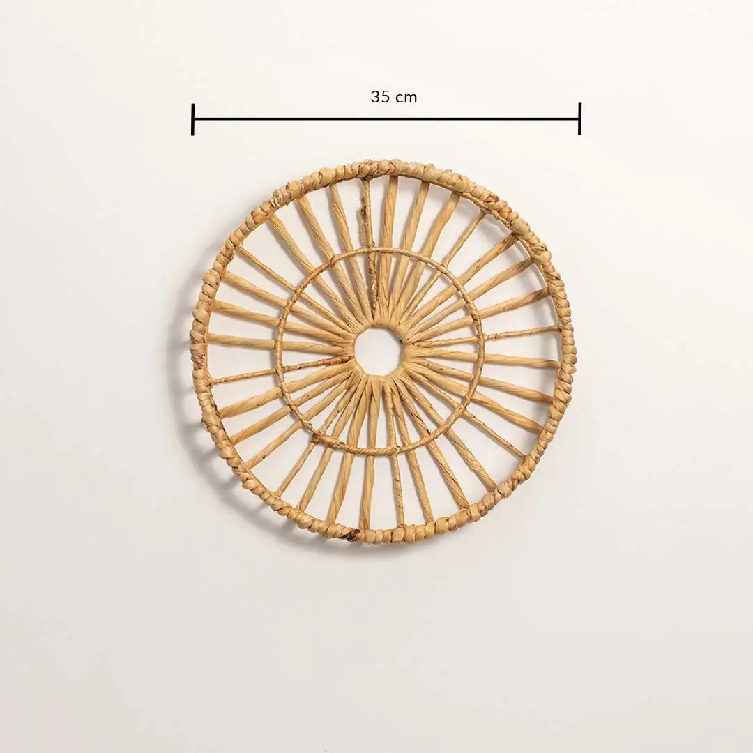 Rattan wall plate with size dimensions 35 cm diameter showing scale and craftsmanship for decorative wall decor.