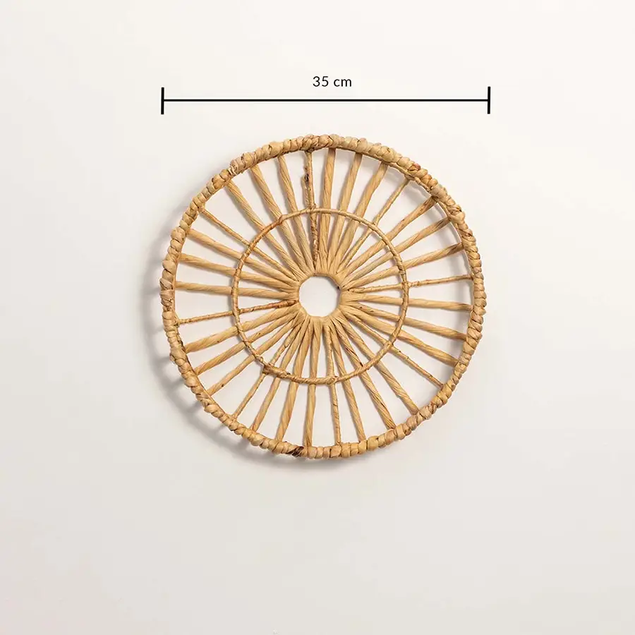 Rattan wall plate with size dimensions 35 cm diameter showing scale and craftsmanship for decorative wall decor.
