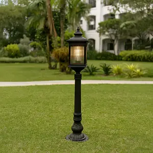 Classical Outdoor Pole Light