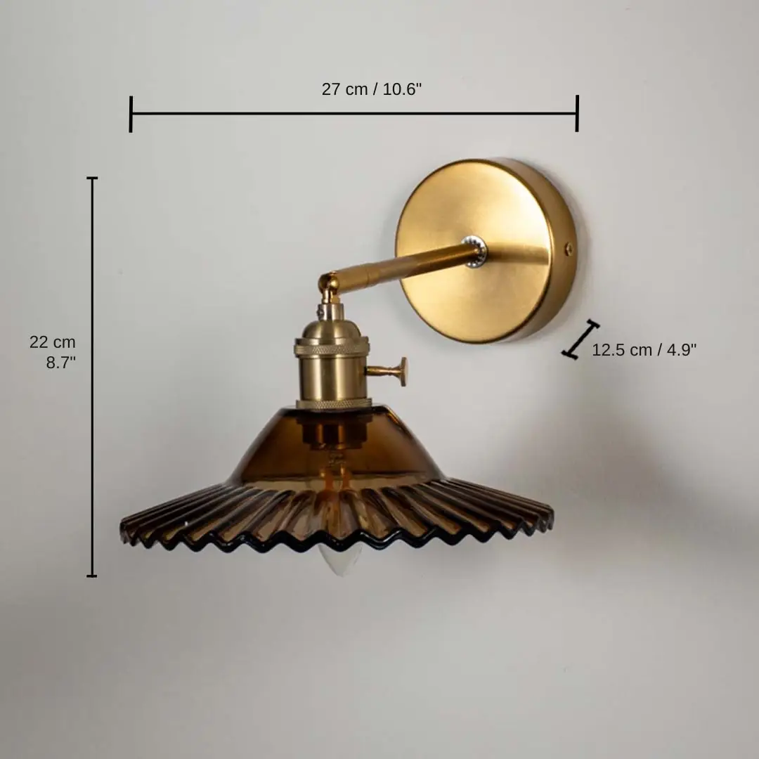 Gold metal wall light, base 22 x 25 x 12.5 cm (8.7 x 9.8 x 4.9 inches), canopy 10 x 10 cm (3.9 x 3.9 inches) dimensions