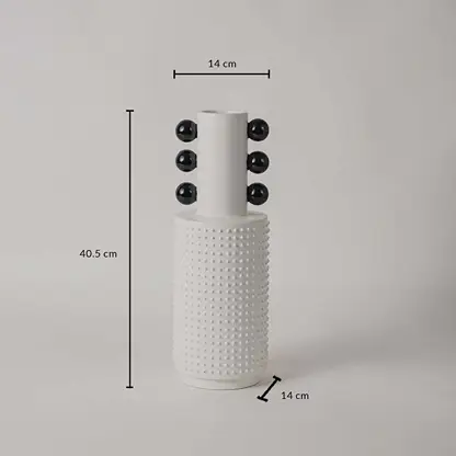 White and black ceramic vase measuring 37.5 cm in height and 22 cm in diameter displayed with detailed dimensions.